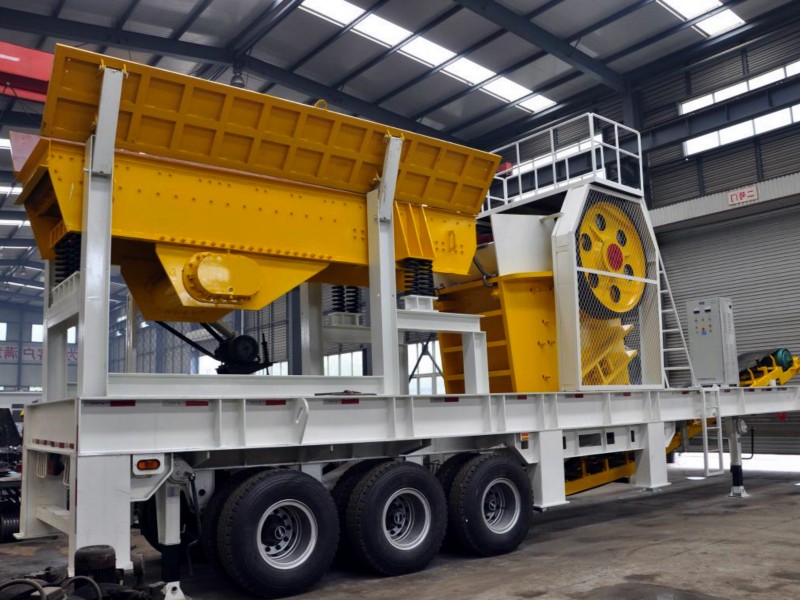 【行業(yè)洞察】移動碎石加工設(shè)備破碎青石效果評測：300t/h產(chǎn)能實現(xiàn)可能性分析！